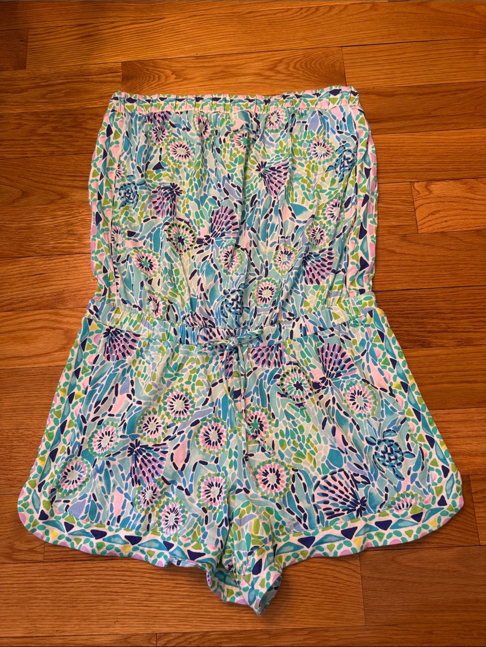 Lilly Pulitzer Romper Strapless size large shorts pull on excellent condition